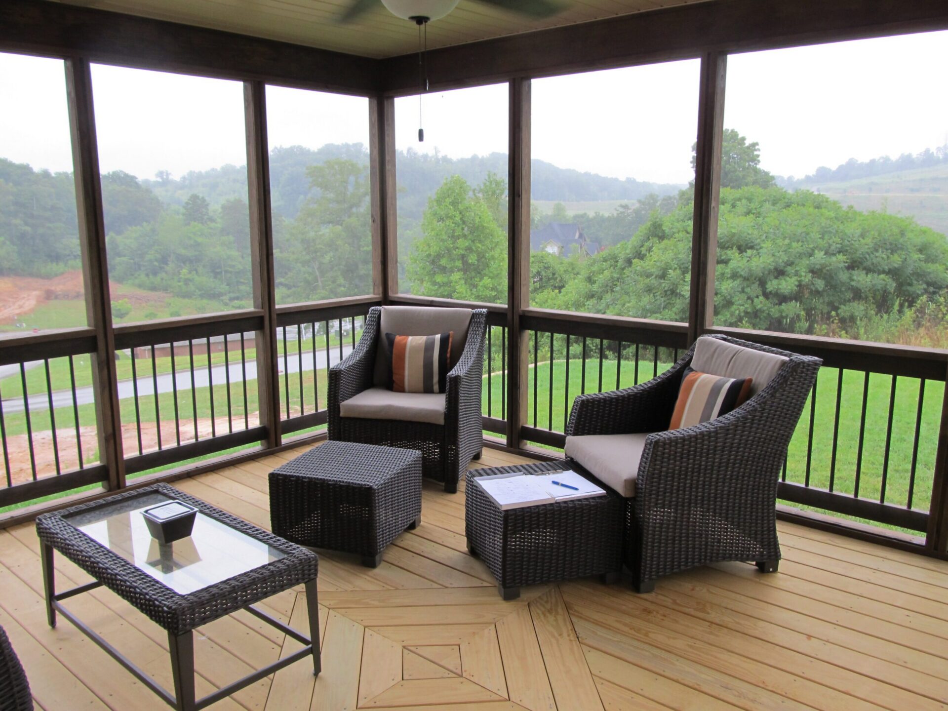 Custom screen room built by Smoky Mountain Deck Builders in East Tennessee